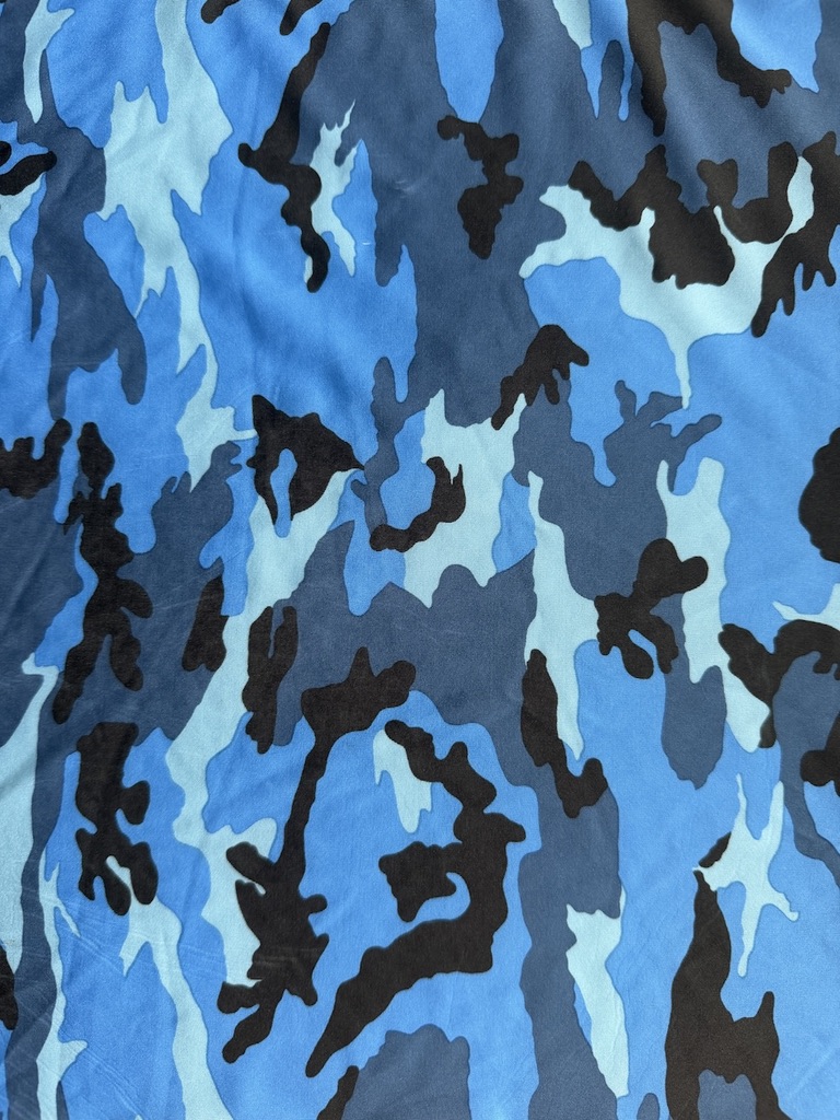 445 — Disegno riproducibile su qualsiasi fondo base poliestere