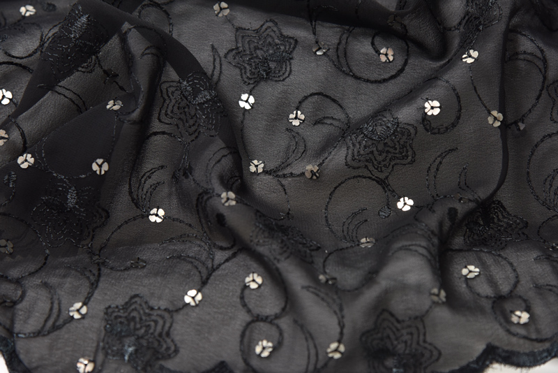 28206 — Ricamo filo e paillettes su georgette