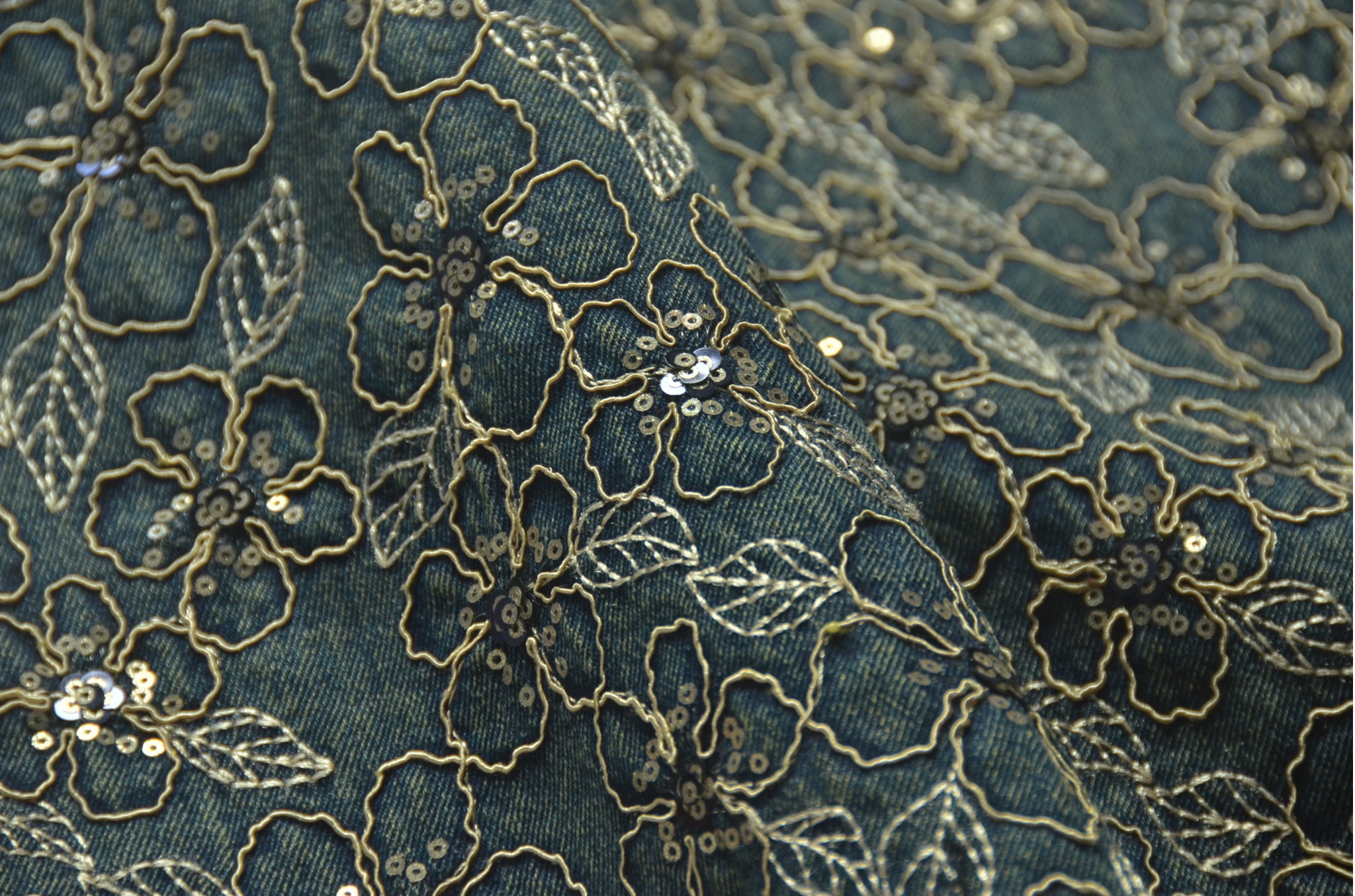 10518 — Jeans ricamo con paillettes