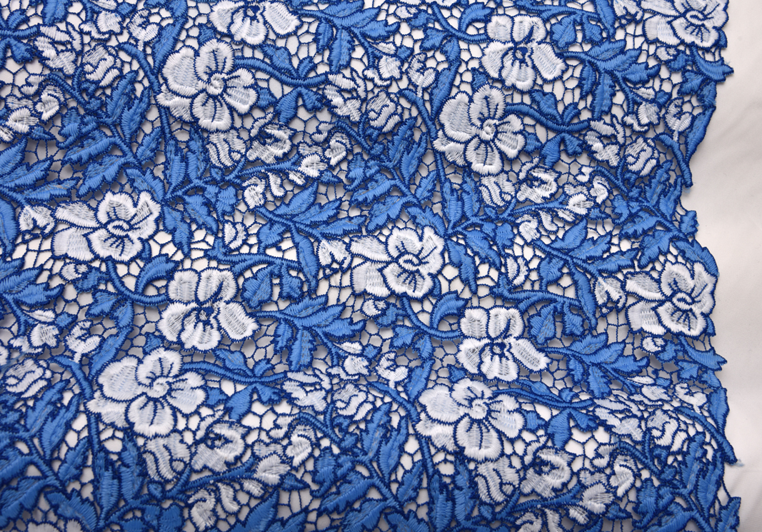 78857 — Macrame floreale tre colori