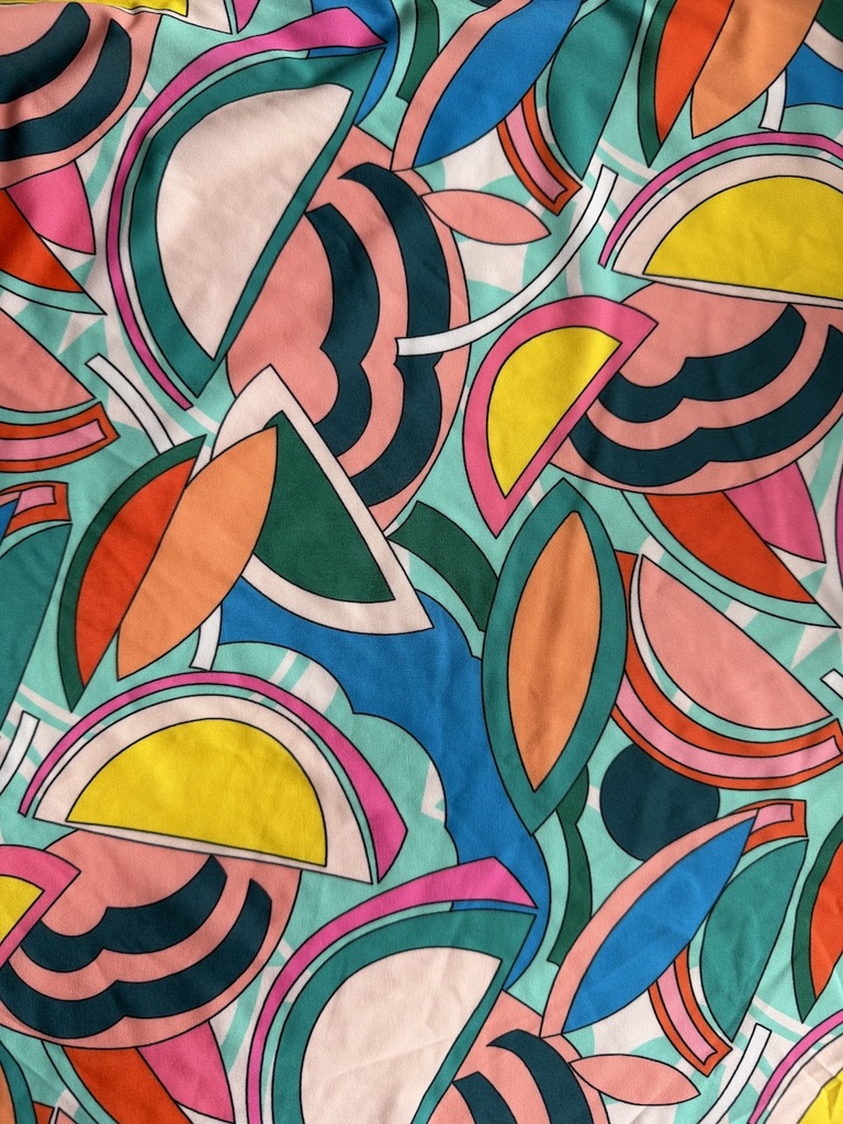 585 — Disegno riproducibile su qualsiasi fondo base poliestere