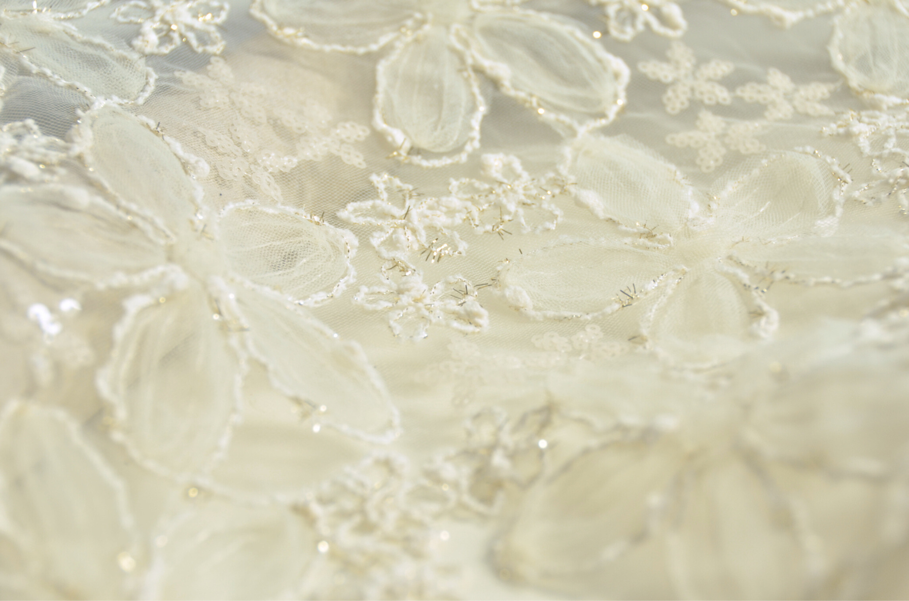 20675 — Tulle ricamato con lurex e paillettes