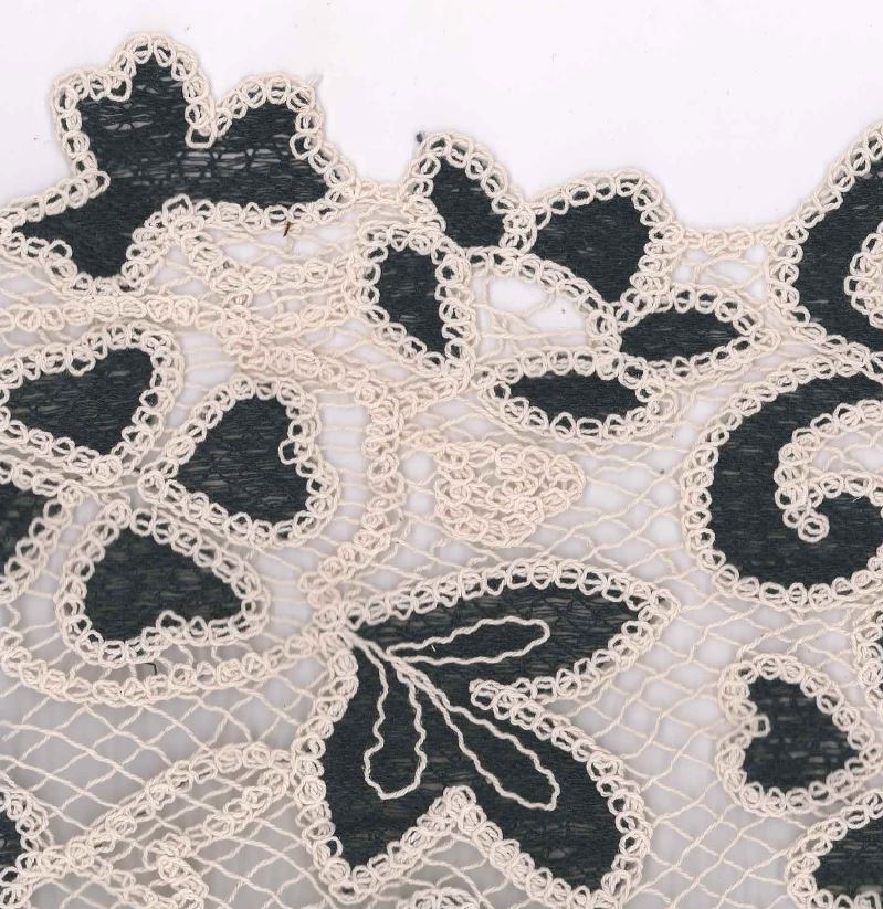 78057 — Macrame floreale bicolore