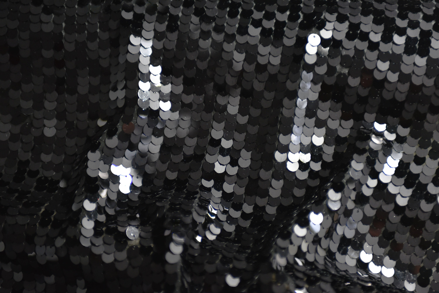 28983 — Paillettes 8mm su georgette