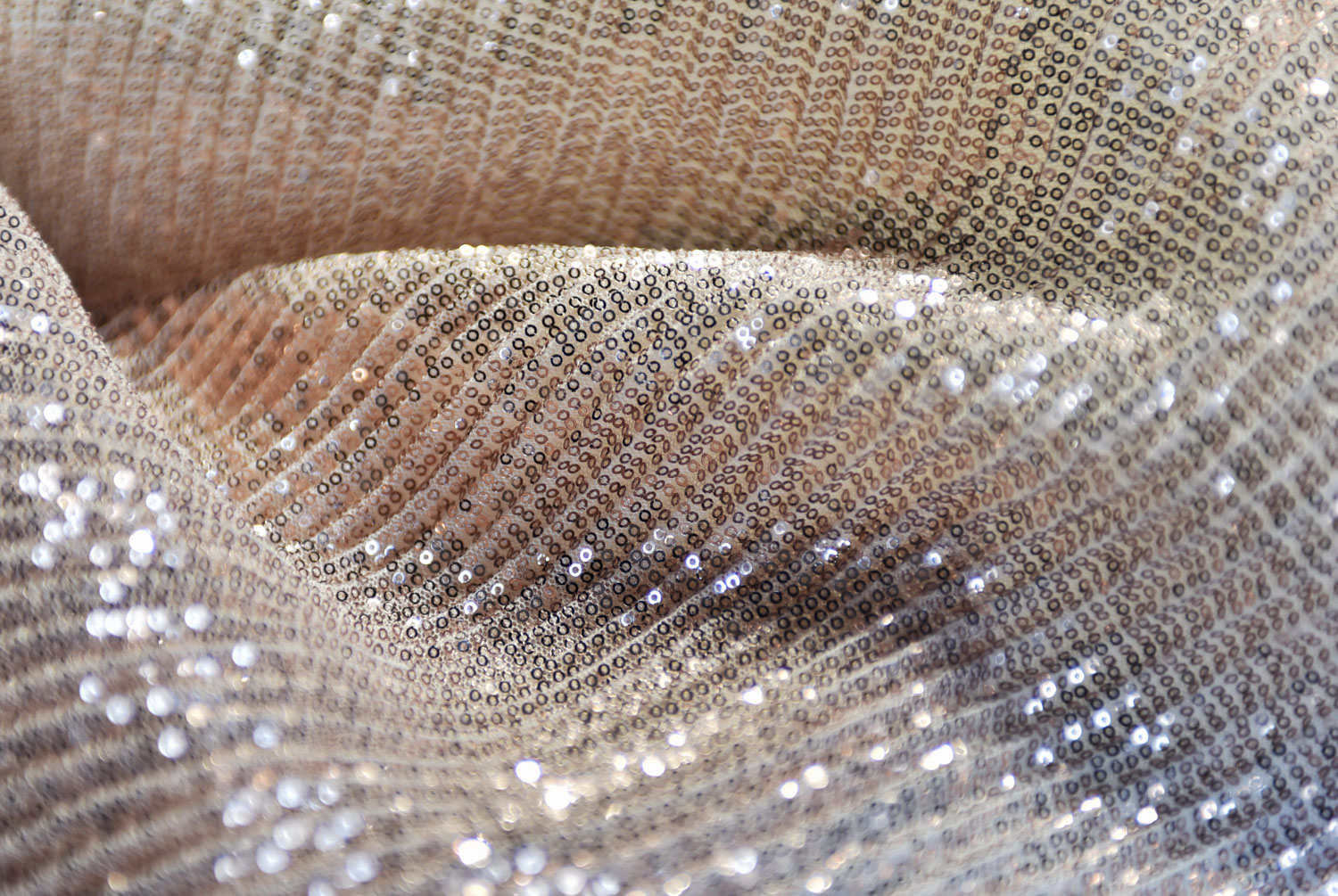 28525 — Micropaillettes 2mm con plissettatura