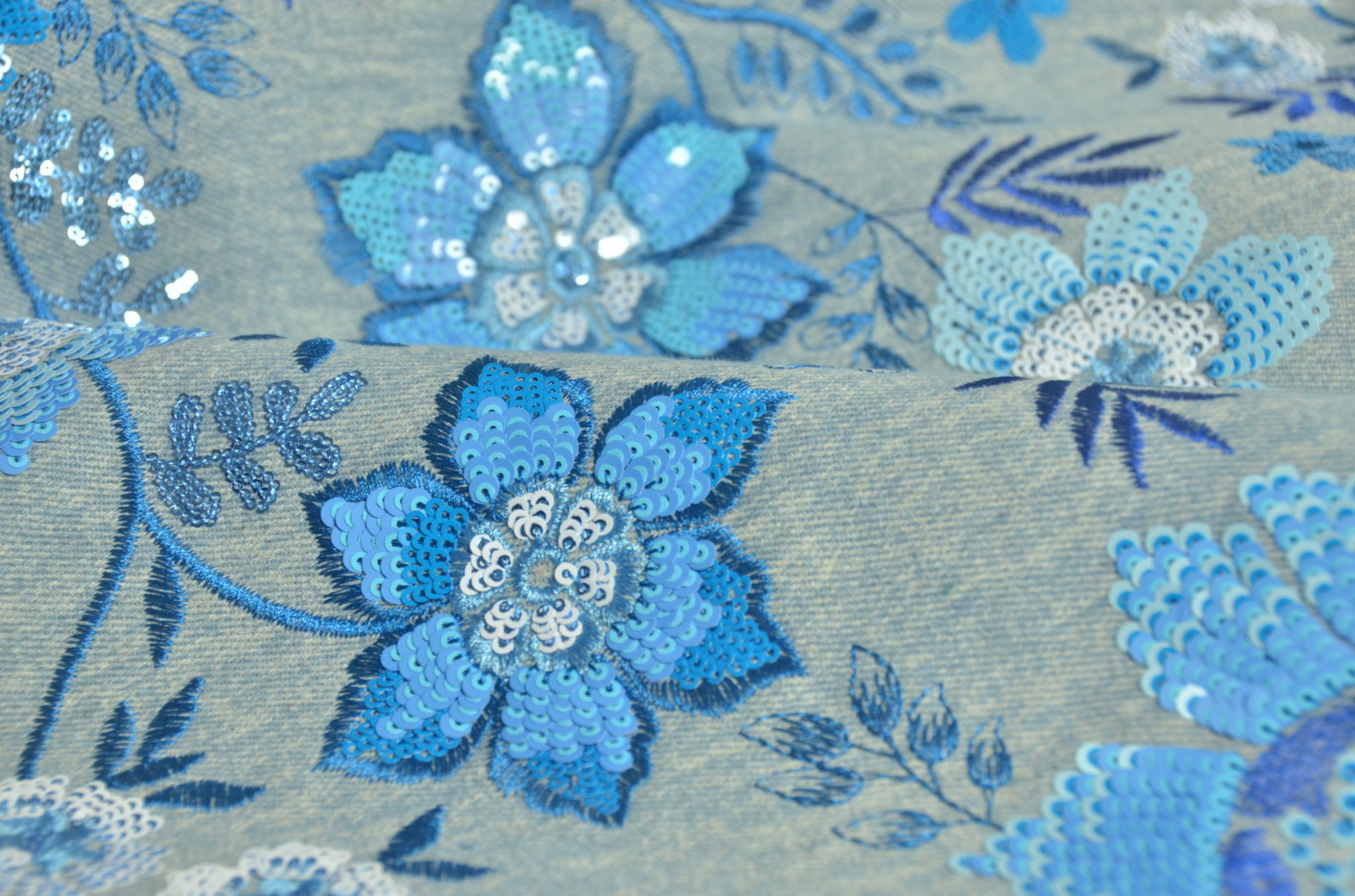 10374 — Jeans ricamo con paillettes