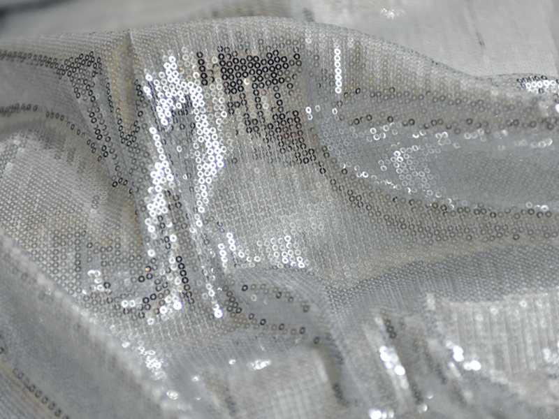 35100 — Micro paillettes 3mm su tulle