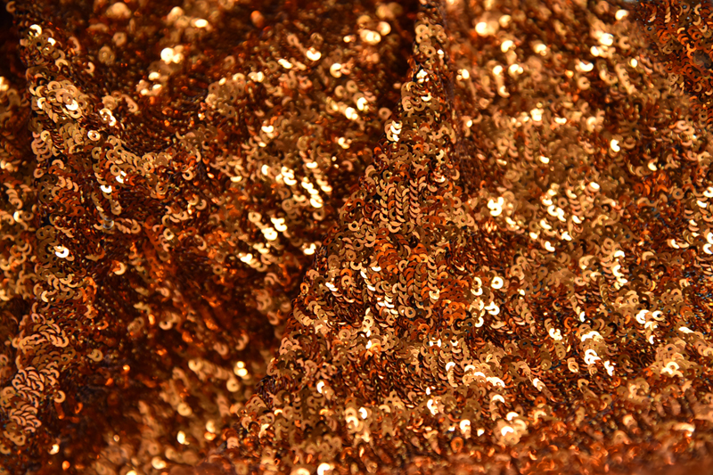 28074 — Paillettes 3 mm  ricamata su tulle bi elastico max copertura anche in estensione
